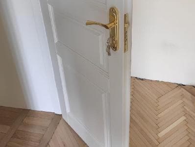 Двойная деревянная дверь с тамбуром
