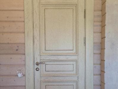 Межкомнатные двери для деревянного загородного дома (стены клееный брус) по эскизам заказчика.