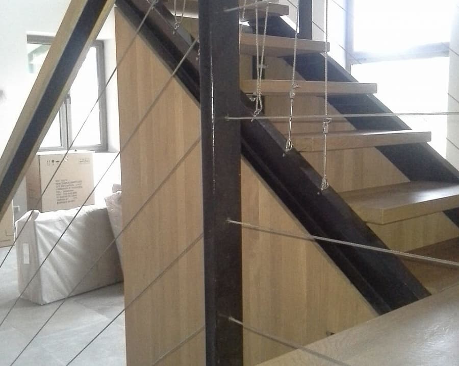 Лестница дубовая на металлокаркасе Еврострой