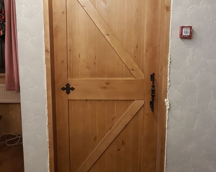Двери для ресторана в баварском стиле Еврострой