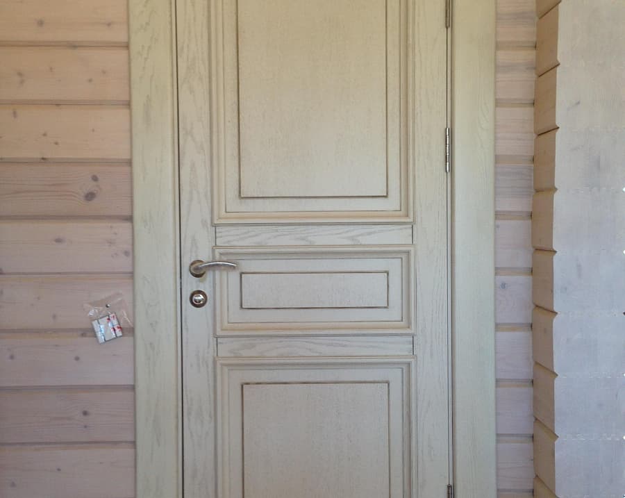 Межкомнатные двери для деревянного загородного дома (стены клееный брус) по эскизам заказчика. Еврострой