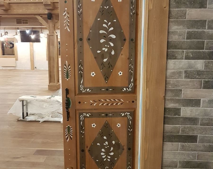 Двери для ресторана в баварском стиле Еврострой