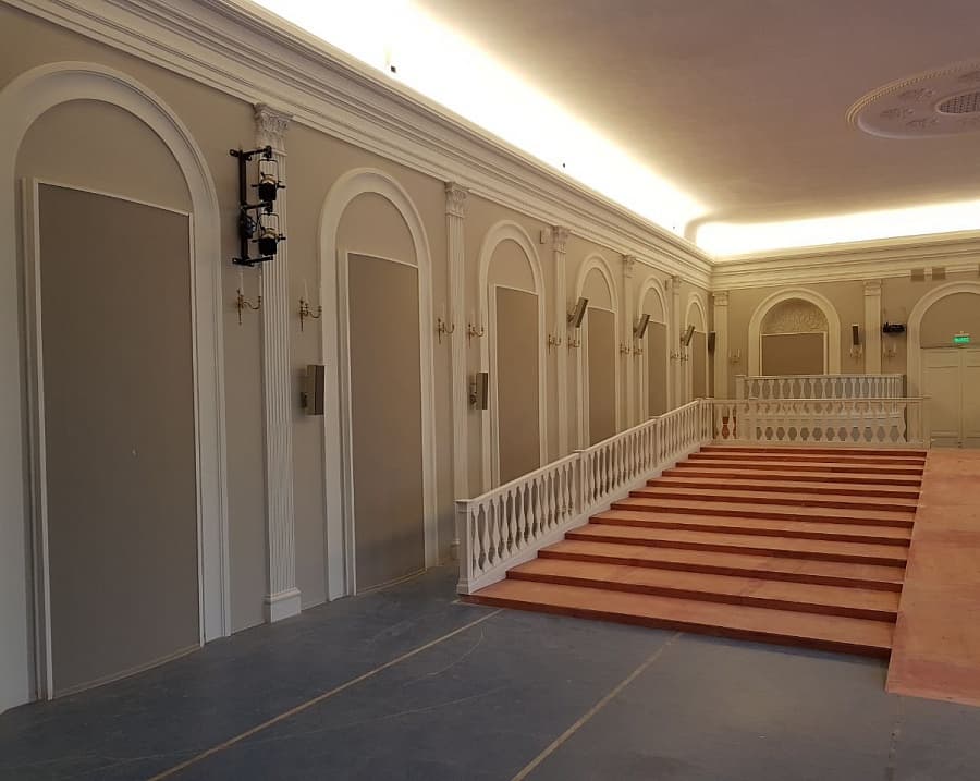 Подиумы театрального зала Гатчинского дворца Еврострой