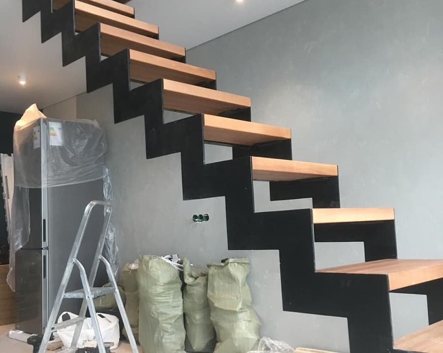 Декоративная отделка металлической лестницы Еврострой