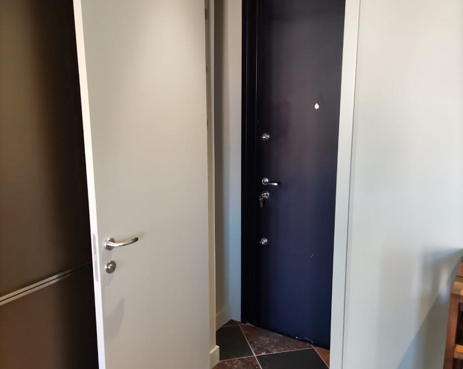 Скрытая дверь в офис Еврострой